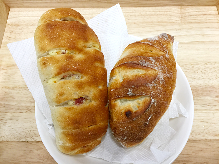 アネモネのハムチーズパンと極パン