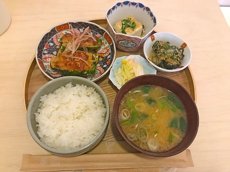 湯気の定食