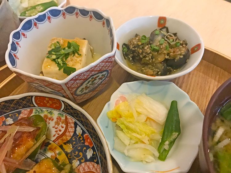 「湯気」の副菜と浅漬け