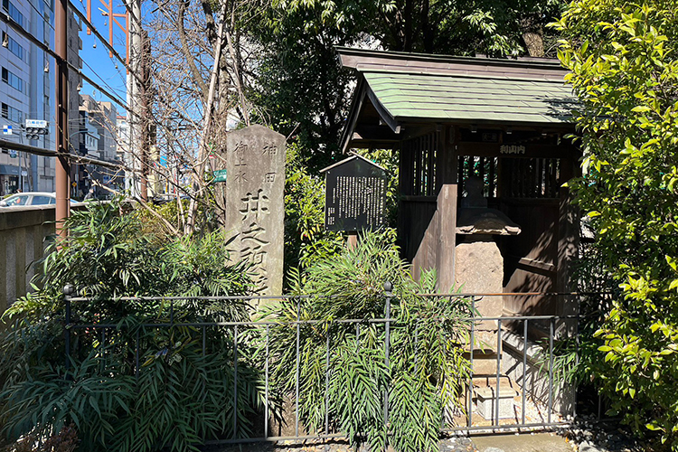 武蔵野八幡宮内にある神田御上水 井の頭弁財天 道標