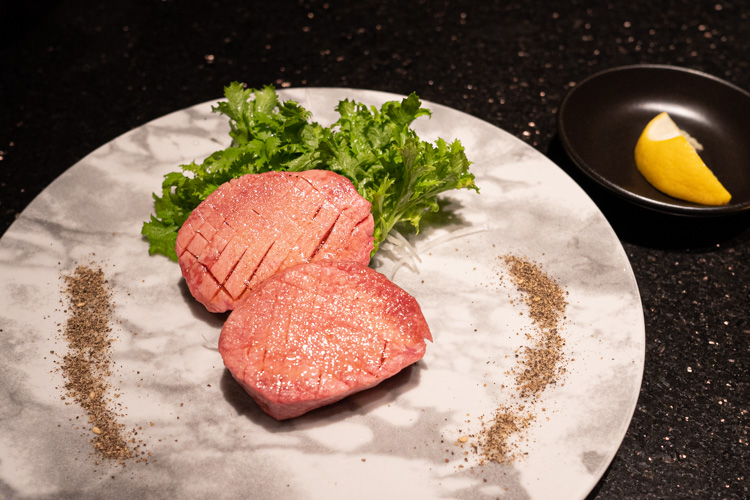 「焼肉いのうえ」の厚切りタン塩