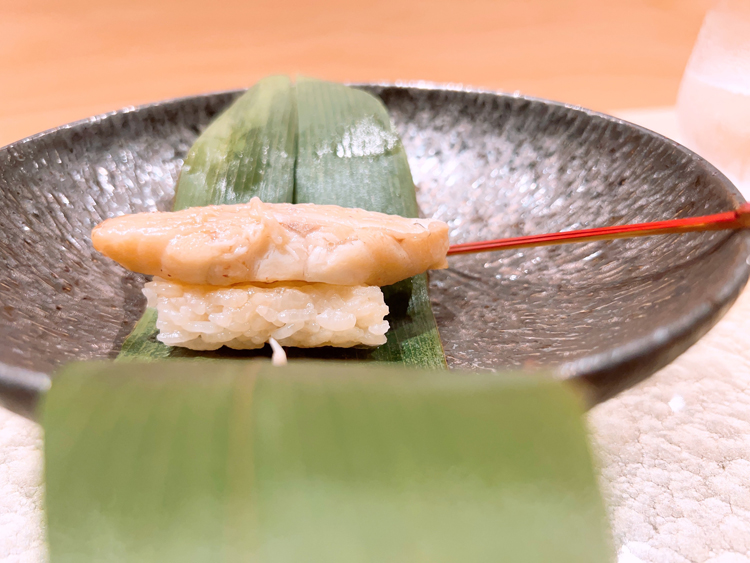 「鮨 富かわ」のノドグロ蒸し寿司