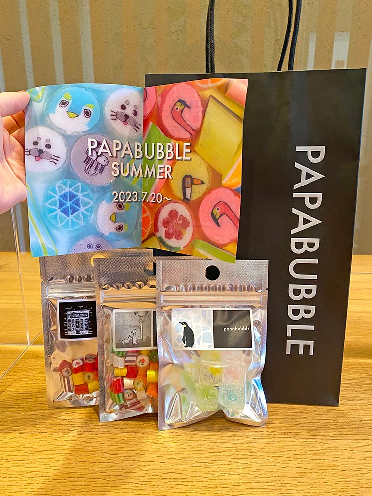 PAPABUBBLEのキャンディーとショッパー