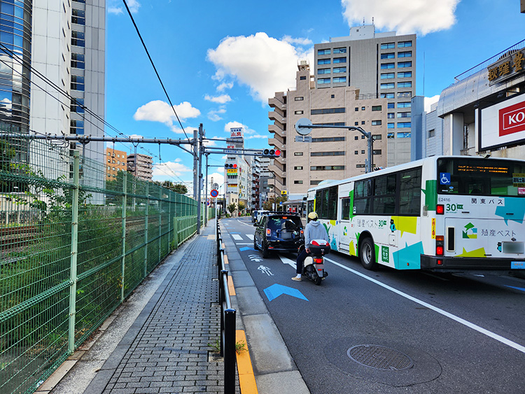 荻窪駅からの線路沿い