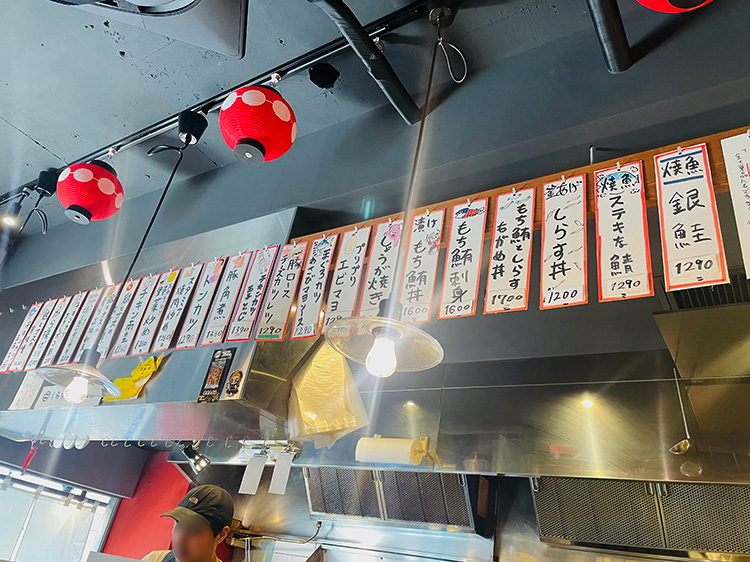 「吉祥寺 もがめ食堂 東急裏店」の店内とメニュー