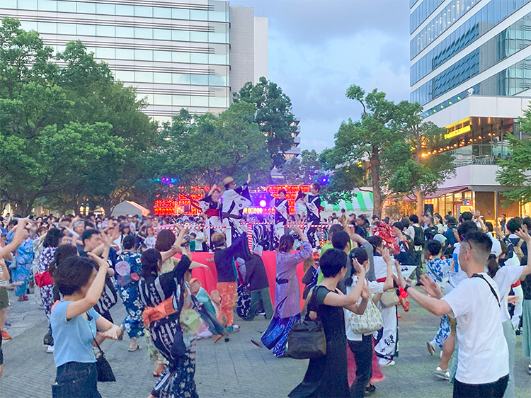 中野駅前大盆踊り大会の様子
