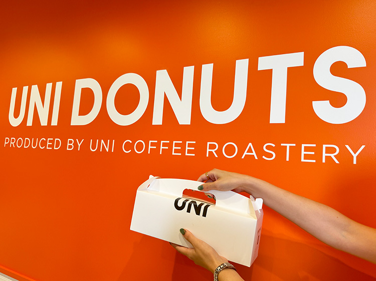 「UNI DONUTS 吉祥寺」の壁