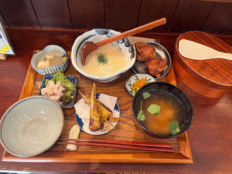 「ちくわ」のとろろ汁定食