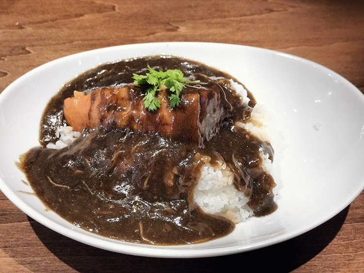 「チーナテリア ハナヤ」の上海角煮カレー