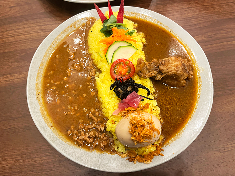 「Spices Curry Synergy 中野店」合掛けカレー