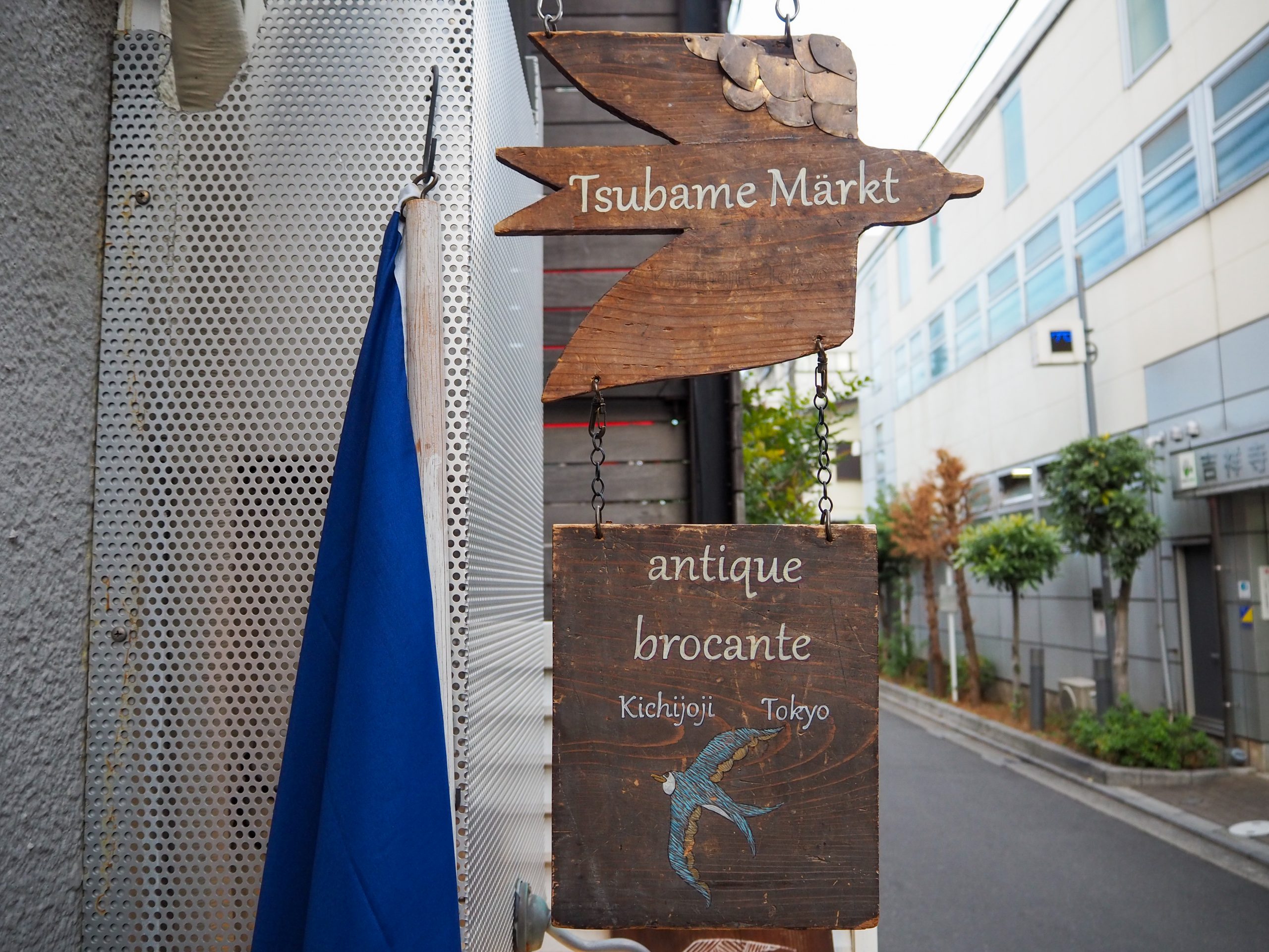 ツバメマルクトの看板