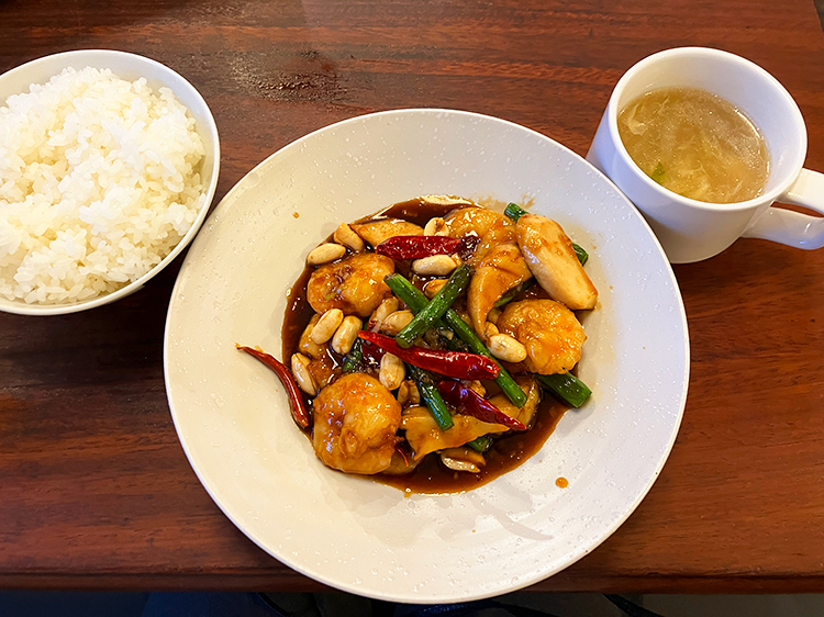 「関飯店」宮保蝦仁