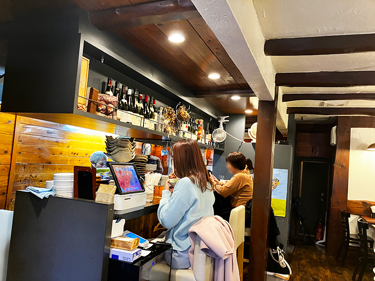 「関飯店」店内2