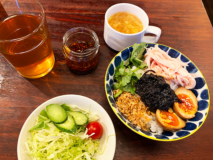 「関飯店」鶏肉飯